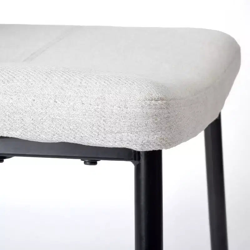 Sedie da pranzo imbottite in tessuto beige, set da 4, senza braccioli, gambe in metallo nero