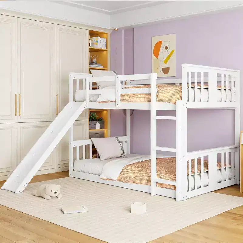 Letto a castello basso in legno grigio/bianco singolo su singolo con scivolo reversibile per 2 bambini