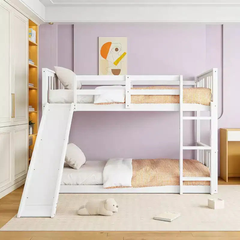 Letto a castello basso in legno grigio/bianco singolo su singolo con scivolo reversibile per 2 bambini
