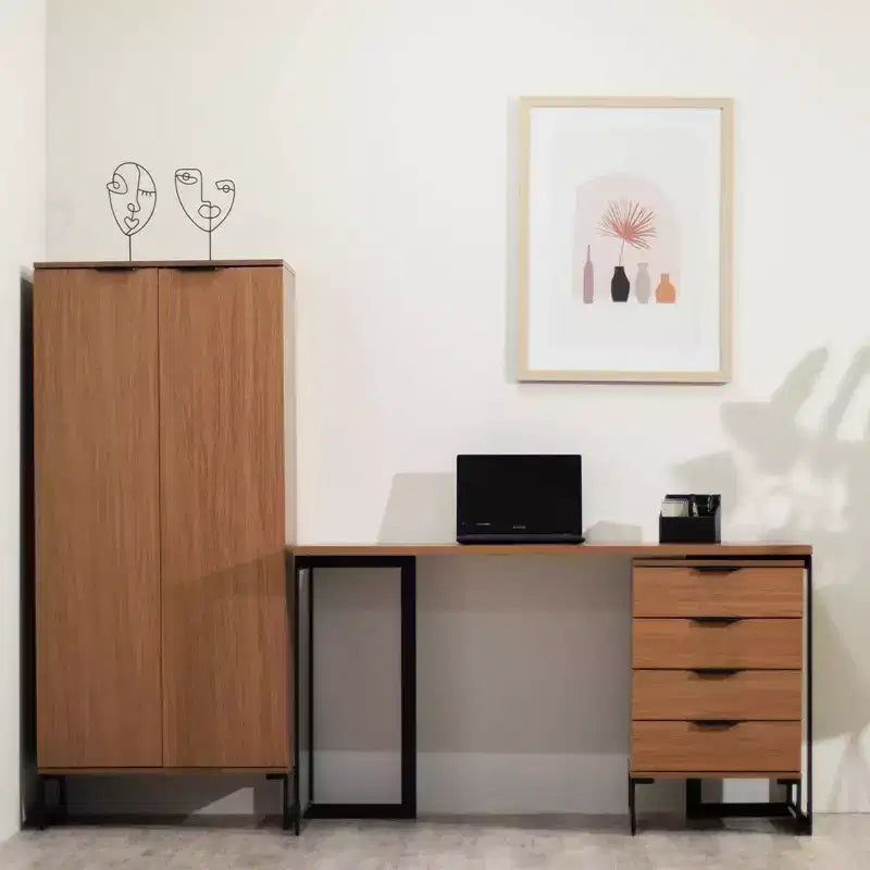 Libreria a 4 ripiani con ante, nero / crema